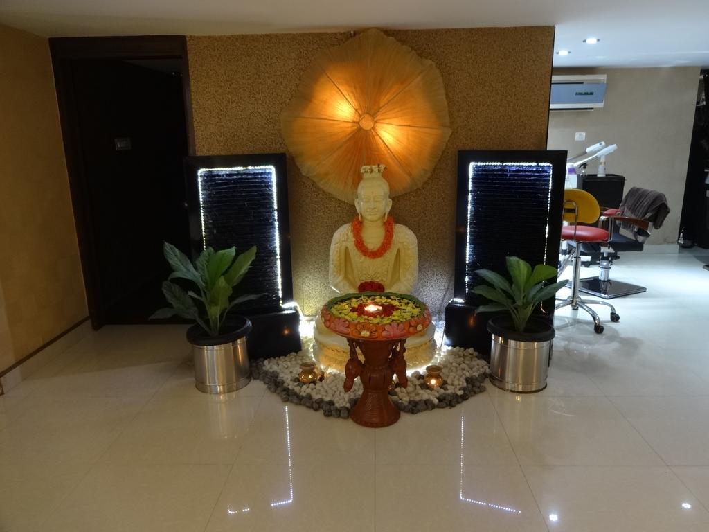 Goldfinch Hotel Bangalore Buitenkant foto